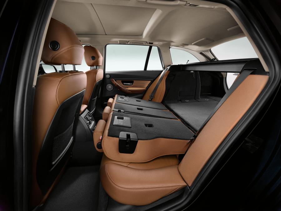  BMW 328i Touring Sport Line 2012 года  (фото 2 из 38)